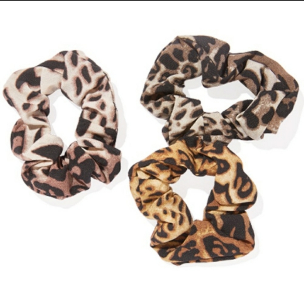 Noir hair scrunchies leopard print. Nwt